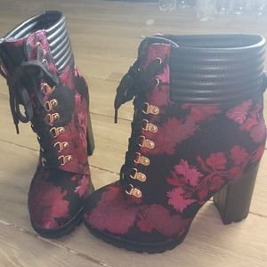 Heeled bouts floral